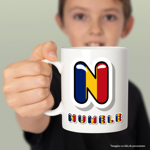 Cana Iubitorii De Romania, patriot, Text Nume Personalizat, Dragoste, Culoare Rosu, galben, Albastru, Cu Litera, 330ML, Ceramica, Cu Maner si Interior Alb [1]