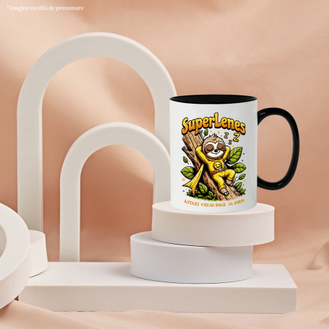 Cana Personalizata Animal Lenes Dormind Pe Trunchi Copac Cu Costum Super Erou Galben – Cadou Personalizat „Astăzi Vreau Doar Să Dorm” [2]