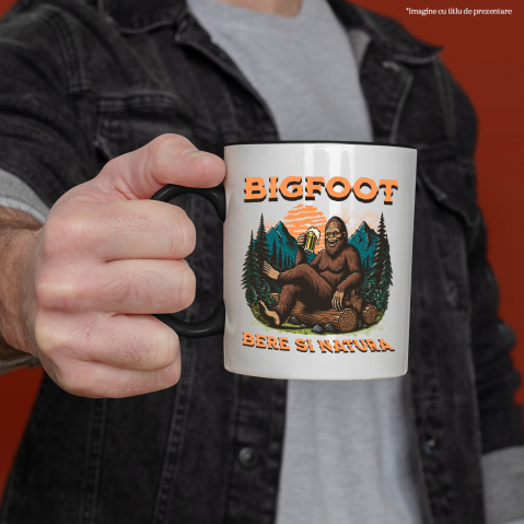 Cana Personalizata „Bigfoot în Pădure cu Bere - Cadou Personalizat pentru Iubitorii de Natură și Relaxare” [1]