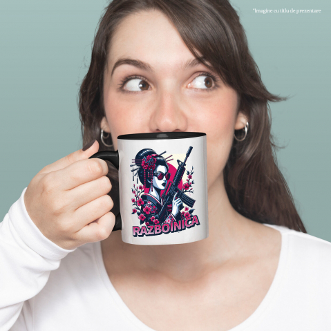Cana Personalizata Fata Asiatica cu Mitralieră și Flori Roz – Războinică Personalizată [1]