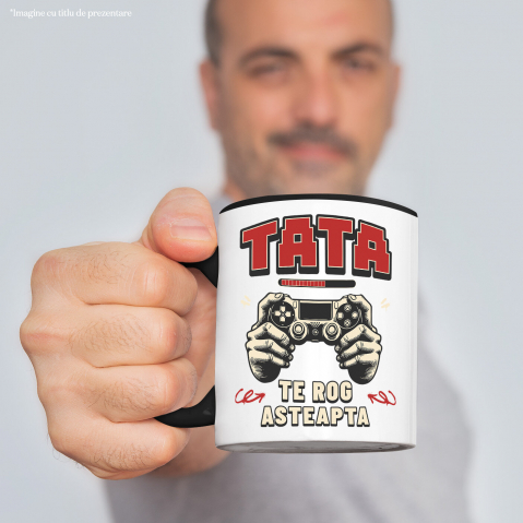 Cana Personalizata Mâini de Bărbat cu Manetă de Jocuri Video - Cadou Personalizat „Tata Te Rog Așteaptă” pentru Familie și Prieteni [1]