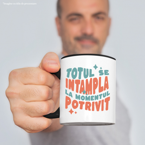 Cana Personalizata Totul se Întâmplă la Momentul Potrivit – Tricou Motivațional cu Stele [1]
