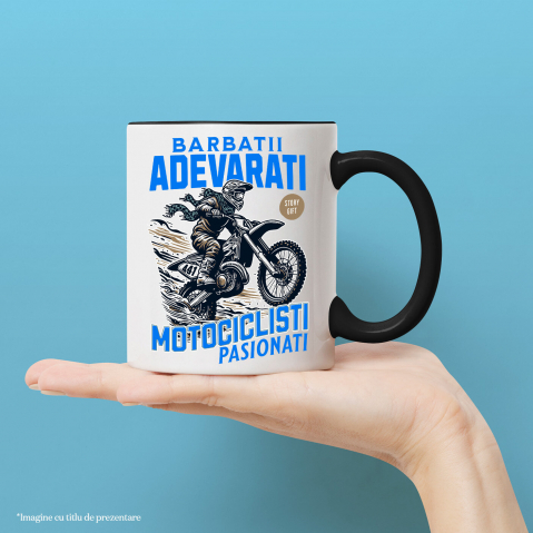 Cana Personalizata Motociclist de Curse cu Cască și Eșarfă – Design pentru Pasionați [1]