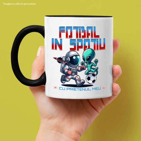 Cana Personalizata „Extraterestru și Astronaut Meci Fotbal în Spațiu – Cadouri Personalizate pentru Familie, Tati și Copii” [1]