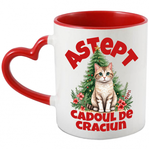 Craciun - cana-personalizata-pisica-pufoasa-langa-bradul-craciun.jpg
