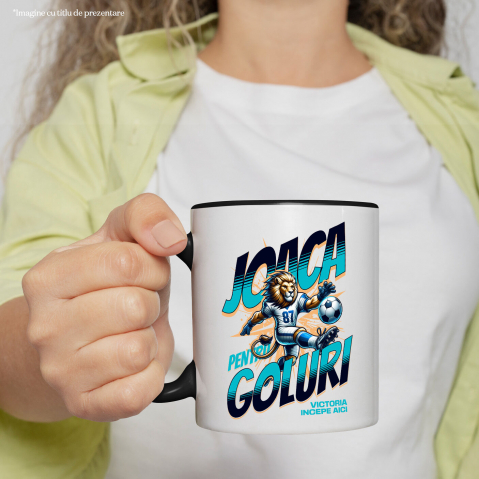 Cana Personalizata Regele Leu Jucător Fotbal – Uniformă Albastră și Lovitură Minge Motivatională [1]