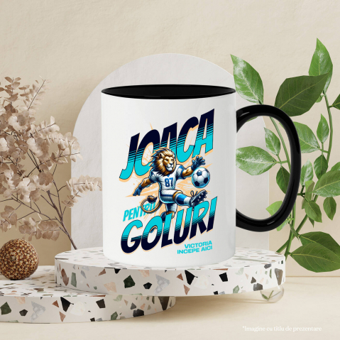 Cana Personalizata Regele Leu Jucător Fotbal – Uniformă Albastră și Lovitură Minge Motivatională [2]