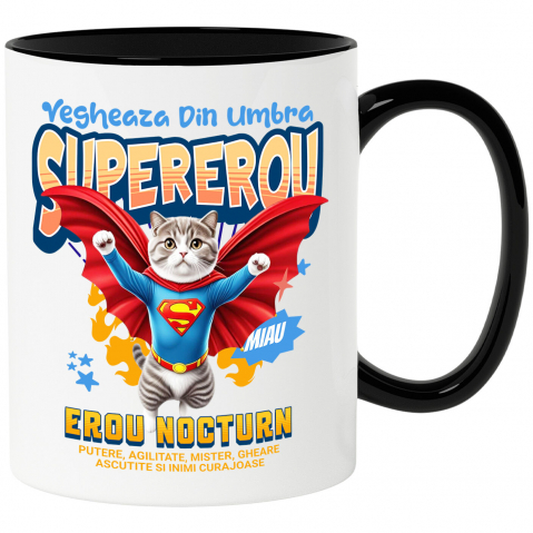 Căni - Cana Personalizata Imagine cu o pisică Scottish Fold îmbrăcată în costum de Superman, cu pelerină roșie. Design original, perfect pentru produse personalizate dedicate iubitorilor de pisici și fanilor supereroilor.