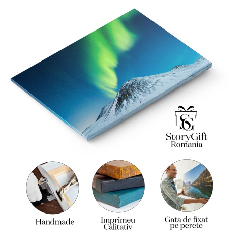 Tablou Canvas Aparitie Aurorii Boreale Peste Munte intr-o Noapte instelata Natura, Peisaj, Aurora Boreala, Noapte, Univers 571 40x25CM [1]