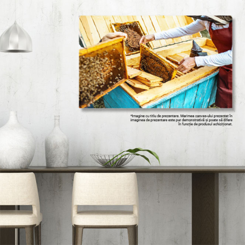 Tablou Canvas Apicultor Lucrand cu Fagurii, stup, albina, 40x25cm [2]