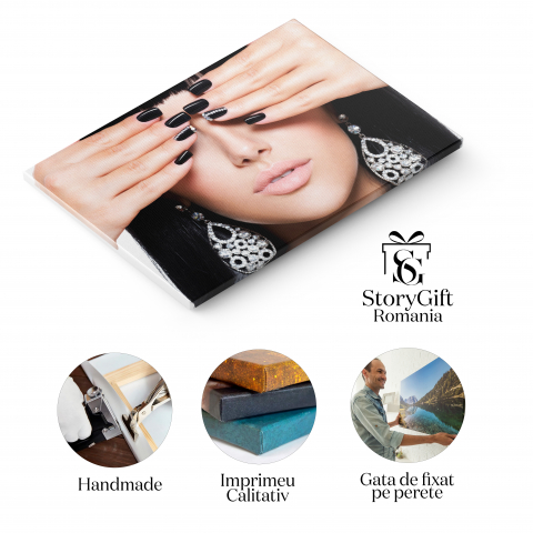 Tablou Canvas - Arta manichiurii: Femeie, unghii negre, salon, design modern 40x25CM [1]