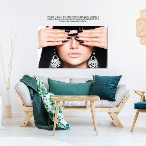 Tablou Canvas - Arta manichiurii: Femeie, unghii negre, salon, design modern 40x25CM [2]