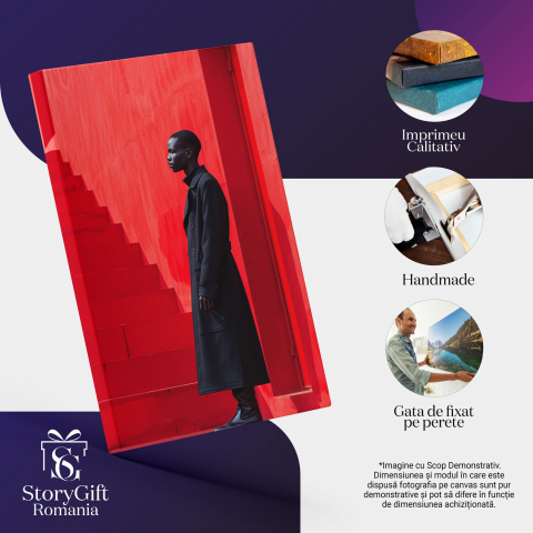 Bărbat în Palton Negru Lung cu Cizme din Piele, Marime 40x25CM [1]