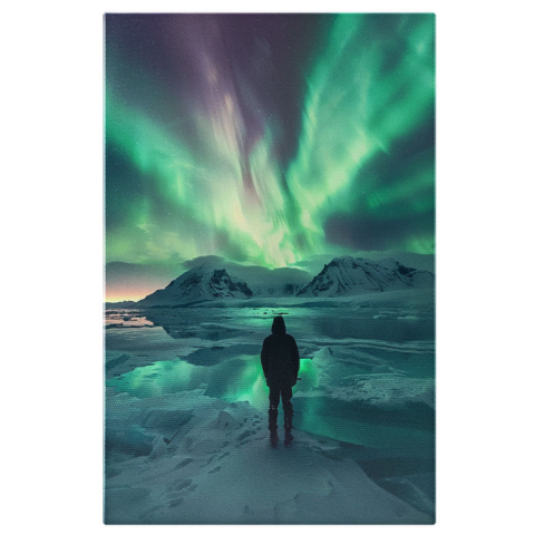 Aurora Boreală - Tablou Canvas:  Barbat Singuratic care se uita catre Imbinarea de Culori ale Cerului la Polul Nord Pictura Digitala 40x25CM