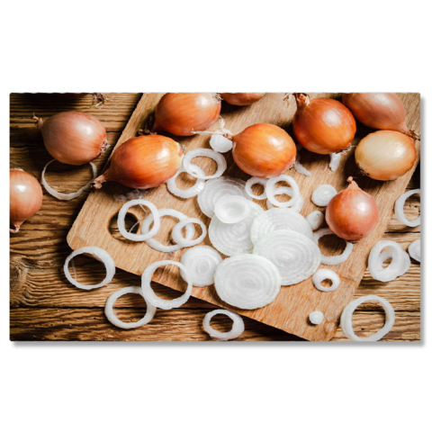 Mâncare - Tablou Canvas Ceapa taiata Proaspat  Ingredient Esential pentru o Mancare Sanatoasa si Plina de arome 40x25CM