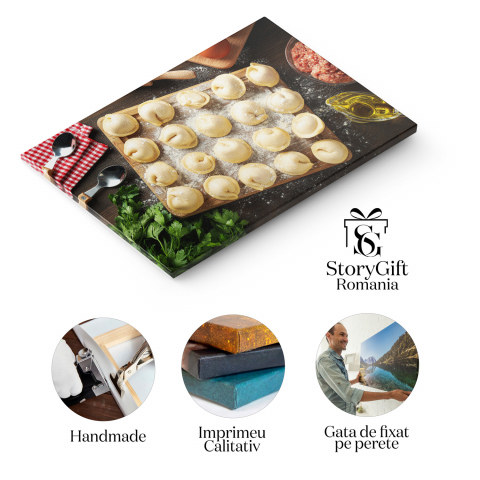 Tablou Canvas: Concept Rusesc cu Ravioli Tradițional, Marime 40x25CM [1]