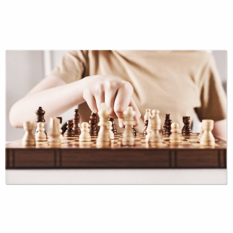 Tablou Canvas Mâna Victoriei în Joc de Strategie – Succes și Competitivitate, Marime 40x25CM