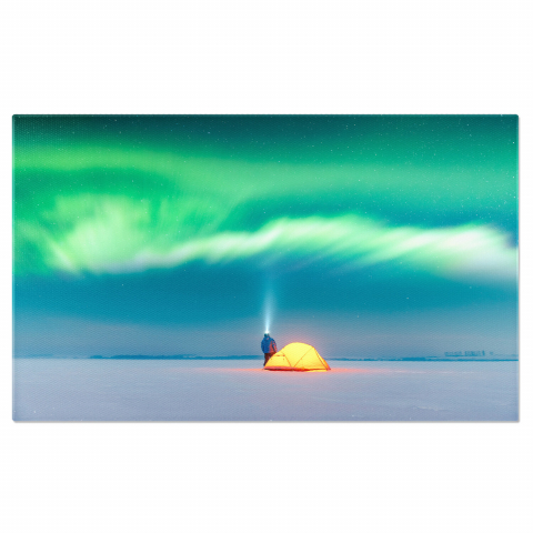 Aurora Boreală - Tablou Canvas Dansul Luminilor Nordice: Aurora Boreală deasupra unui Cort în Peisaj Înghețat, Marime 40x25CM