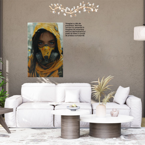 Tablou Canvas: Femeia în Costum Chimic Galben cu Mască de Gaze Bruneta cu Ochi Albaștri Pictura Digitala 40x25CM [1]