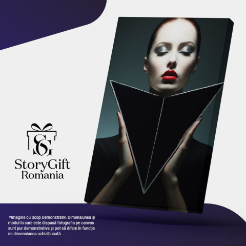 Tablou Canvas:  Femeie cu Chipul Alb si Buze Rosii cu Ochii Machiati, Poza Artistica Feminina  Pictura Digitala 40x25CM [4]