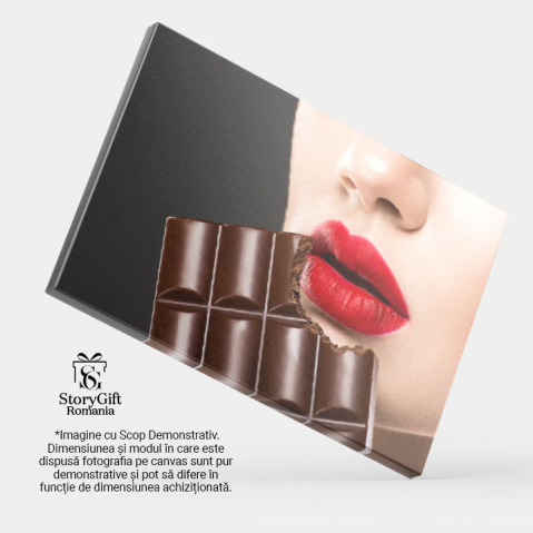 Tablou Canvas Frumusete si Ingrijire Femeia Cu Buzele Stralucitoare tinand un Produs Cosmetic  O Imbratisare a Frumusetii si a Rasfatului intro Lume a Esteticii 40x25CM [3]