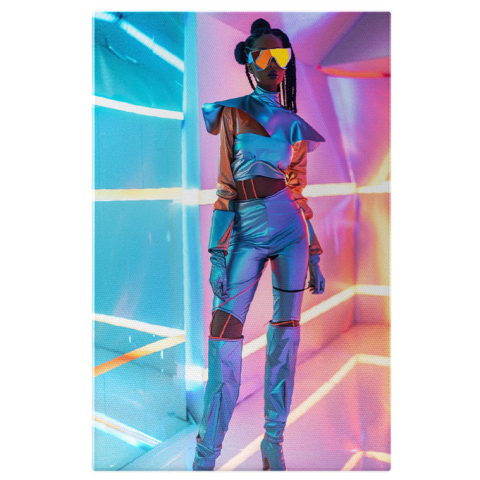 Modă - Tablou Canvas Modă în lumini colorate, manechin feminin în costum reflectorizant - Pereți de sticlă cu led-uri , Pictura Digitala 40x25CM