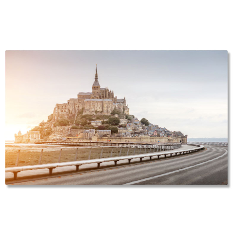 Tablouri Canvas - Tablou Canvas: Mont Saint-Michel in Apus - Patrimoniu Mondial si Lumini Magice 40x25CM