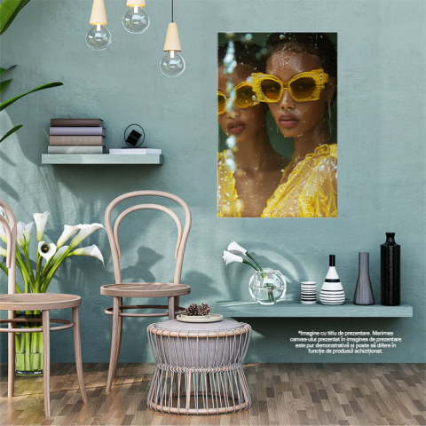 Tablou Canvas  Mulatra cu Ochelari Asortati cu Rochia Galbena si Cercei Lungi cu Buze Mari si Gene Lungi , Pictura Digitala 40x25CM [1]