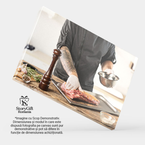 Tablou Canvas: Pasiune pentru bucatarie: Pregatirea fripturii perfecte 40x25CM [3]
