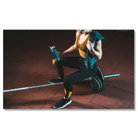 Sport - Tablou Canvas - Pausa de hidratare in timpul antrenamentului intens - athletic, drink, cropped image 40x25CM