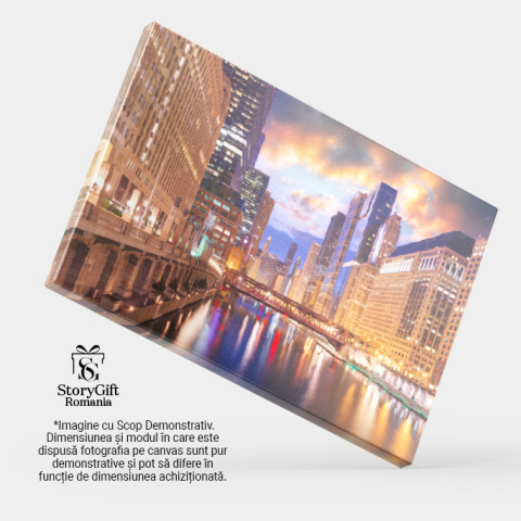 Tablou Canvas: Peisajul urban al Chicago-ului in amurg, cu zgarnie-nori iluminati, pun?i si cartierul financiar aglomerat 40x25CM [3]
