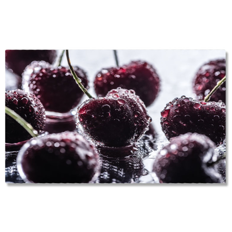 Diverse - Tablou Canvas Perspectiva Detaliata a Cireselor Rosii si Maturate, Ornate cu Picaturi de apa, Oferind un aspect imbietor si Gustos al Fructelor Proaspete 40x25CM