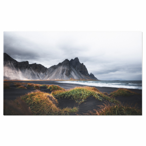 Munte - Tablou Canvas Plaja Islandeză cu Nisip Negru: Coasta Melancolică și Peisaje Naturale, Marime 40x25CM