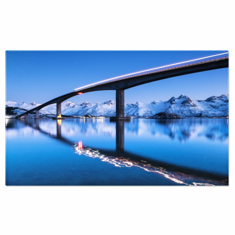 Luminile Nordului în Pădurea de Iarnă: Aurora Boreală și Munți Albaștri, Marime 40x25CM