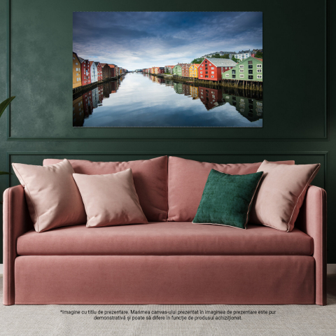 Tablou Canvas Reflexii Strălucitoare pe Râul Nidelva, Trondheim: Frumusețea Norvegiei, Marime 40x25CM [3]