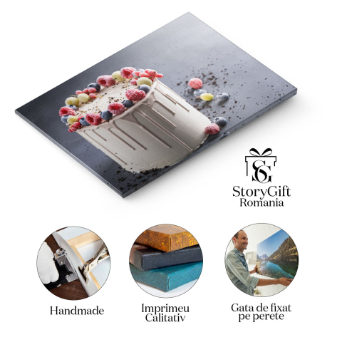 Tablou Canvas Tort Facut in Casa si Dulce cu Boabe de Cafea si Fructe de Padure  O Deliciu Cu Crema, Fructe si Decorat Cu Boabe de Cafea 40x25CM [1]