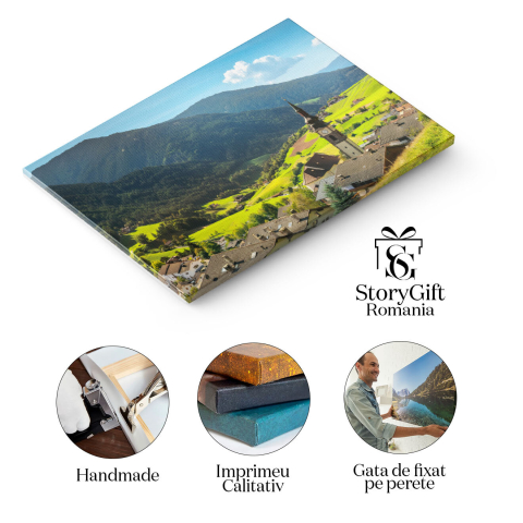 Tablou Canvas Valea Funes, Satul San Pietro si Biserica Funes, Vale, Peisaj Rural, San Pietro, Biserica. 2098 40x25CM [1]