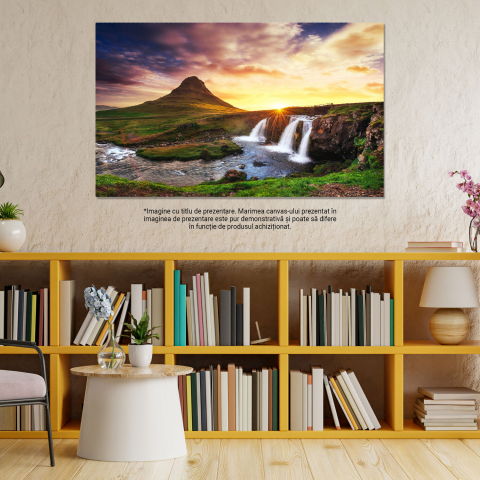 Tablou Canvas Vedere Uimitoare a Vulcanului Kirkjufellsfoss din Islanda, Marime 40x25CM [2]