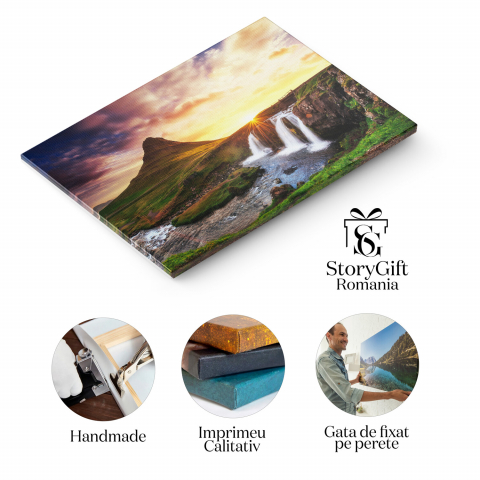 Tablou Canvas Vedere Uimitoare a Vulcanului Kirkjufellsfoss din Islanda, Marime 40x25CM [1]