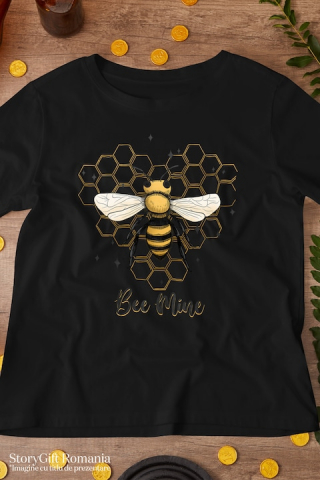 Tricou Barbati cu albina cu mesajul "Bee Mine", al meu, a mea, stelute, fagure pe fundal, insecta, ilustratie cu Maner Alb cu imprimeu pe Fata, 100% Bumbac, Negru, XL [2]