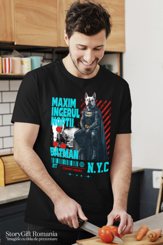 Tricou Barbati cu Animal In Costum de Batman pe Strazile din New York City, Peronalizata cu Numele si Poza Animalului Tau cu imprimeu pe Fata, 100% Bumbac, Negru, M [1]