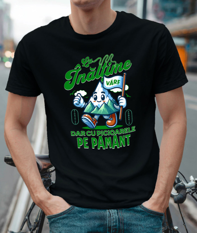 Tricou Femei, Barbati, Copii, Fata, Baiat, Unisex Personalizat "Vârf de Munte – Cadou Personalizat cu Mesajul ‘La Înălțime, Dar Cu Picioarele pe Pământ’ pentru Iubitorii de Aventură Montană" [1]