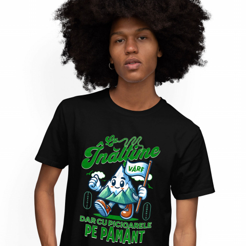 CALATORIE - Tricou Femei, Barbati, Copii, Fata, Baiat, Unisex Personalizat "Vârf de Munte – Cadou Personalizat cu Mesajul ‘La Înălțime, Dar Cu Picioarele pe Pământ’ pentru Iubitorii de Aventură Montană"