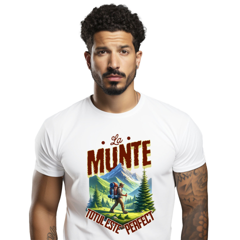 Calatorie - Tricou Femei, Barbati, Copii, Fata, Baiat, Unisex Personalizat "Barbat Intre Munti Cu Rucsac – Cadou Personalizat cu Mesajul ‘La Munte Totul Este Perfect’ pentru Iubitorii de Natură"