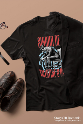 Tricou Femei, Barbati, Copii, Fata, Baiat, Unisex Personalizat Bărbat Trist pe Scaun „Singur de Valentine's Day” – Cadou Personalizat pentru Dragoste și Iubire Pierdută [2]