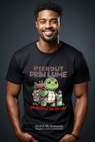 Tricou Femei, Barbati, Copii, Fata, Baiat, Unisex Personalizat "Broasca Țestoasă cu Rucsac și Apă – Călătoriile Mă Cheamă – Cadou Perfect pentru Aventuri în Natură" [1]