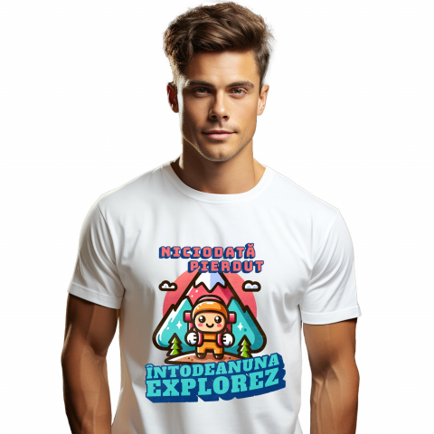 Tricou Femei, Barbati, Copii, Fata, Baiat, Unisex Personalizat "Cadou Personalizat ‘Niciodată Pierdut, Întotdeauna Explorez’ – Mesaj Motivațional pentru Iubitorii de Drumeție și Munte"