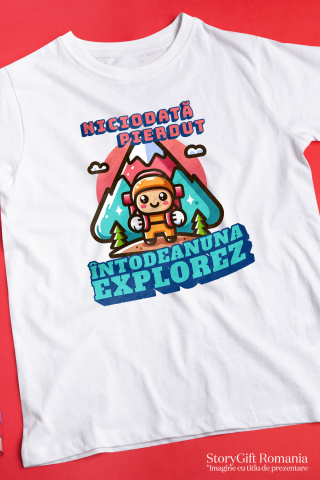 Tricou Femei, Barbati, Copii, Fata, Baiat, Unisex Personalizat "Cadou Personalizat ‘Niciodată Pierdut, Întotdeauna Explorez’ – Mesaj Motivațional pentru Iubitorii de Drumeție și Munte" [2]