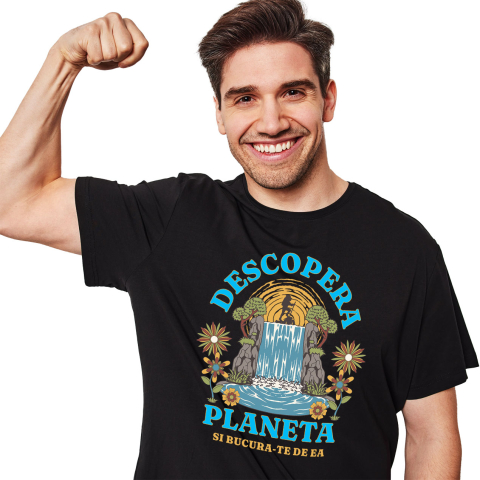 Planeta - Tricou Femei, Barbati, Copii, Fata, Baiat, Unisex Personalizat "Cascada Natura Aventura Călător pe Stâncă – Cadouri pentru iubitorii de natură și călătorii"