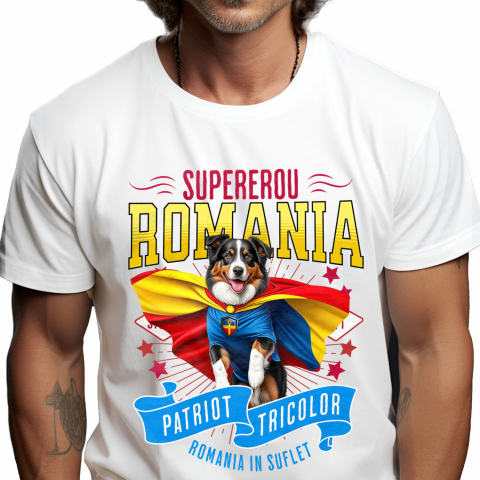 Tricou Femei, Barbati, Copii, Fata, Baiat, Unisex Personalizat Ciobănesc Australian în Costum de Căpitan România – Cadou Personalizat pentru Iubitorii de Câini